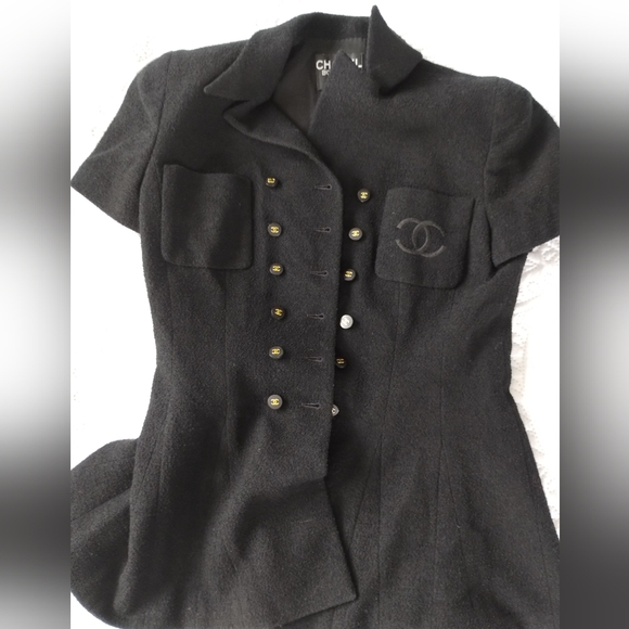Chanel Vintage Spring 1995 Black Gold CC Logo Peplum Tweed Jacket 6 - Picture 12 of 14